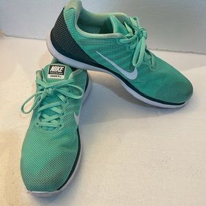 Nike training in season TR 6 green running shoes sneakers women’s size 7 1/2 7.5